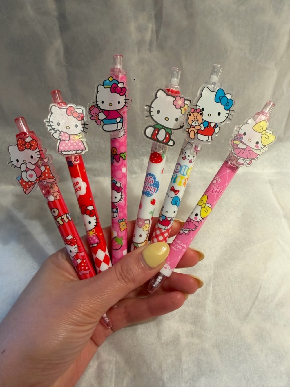 Set of 6 Hello Kitty Pens 0.5mm Black Ink Brand New